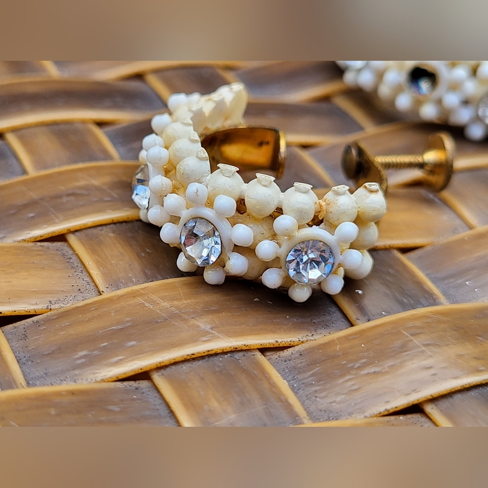 Vintage goldtone beaded hoops, 1" - Picture 9 of 11